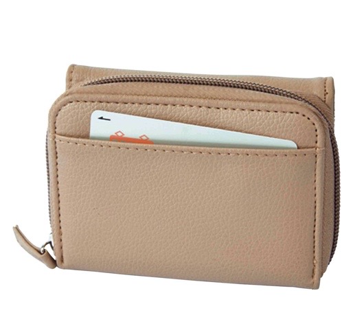 カードもコインも出しやすい ズッカの三つ折り財布が付録 大人のおしゃれ手帖21年２月号 Arukulife アルクライフ